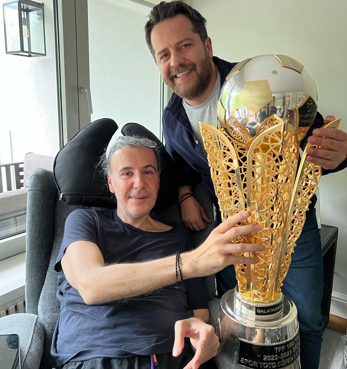 Erden Timur 46 gündür tutuklu. 
Galatasaraylılar vefasız değildir. 
Buradayız, takipteyiz.  

#ErdenTimur #Galatasaray