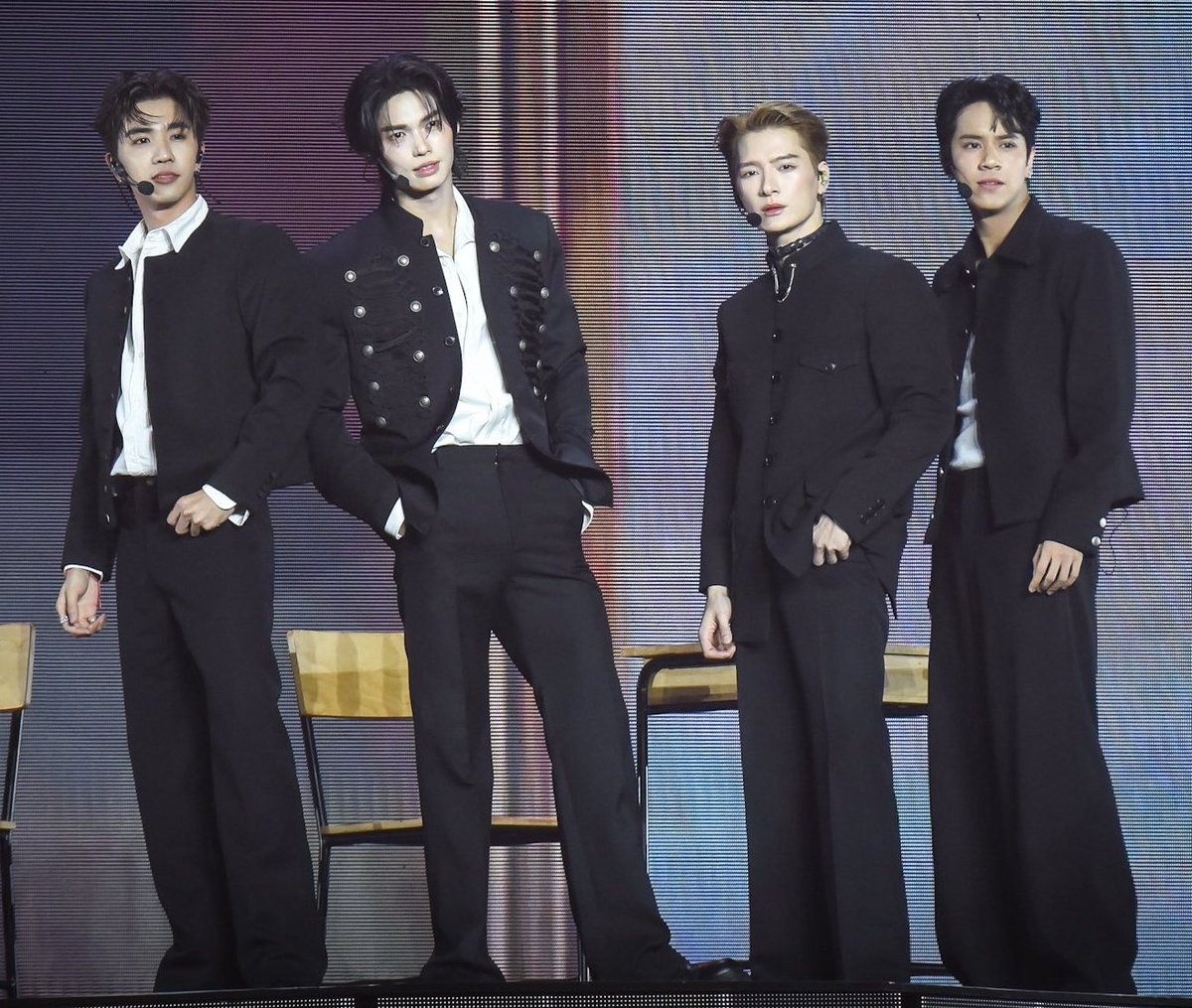 🤏🏻🤏🏻🤏🏻🤏🏻

WIN RISES ON THE RISER
#RISERCONCERTD1
#winmetawin