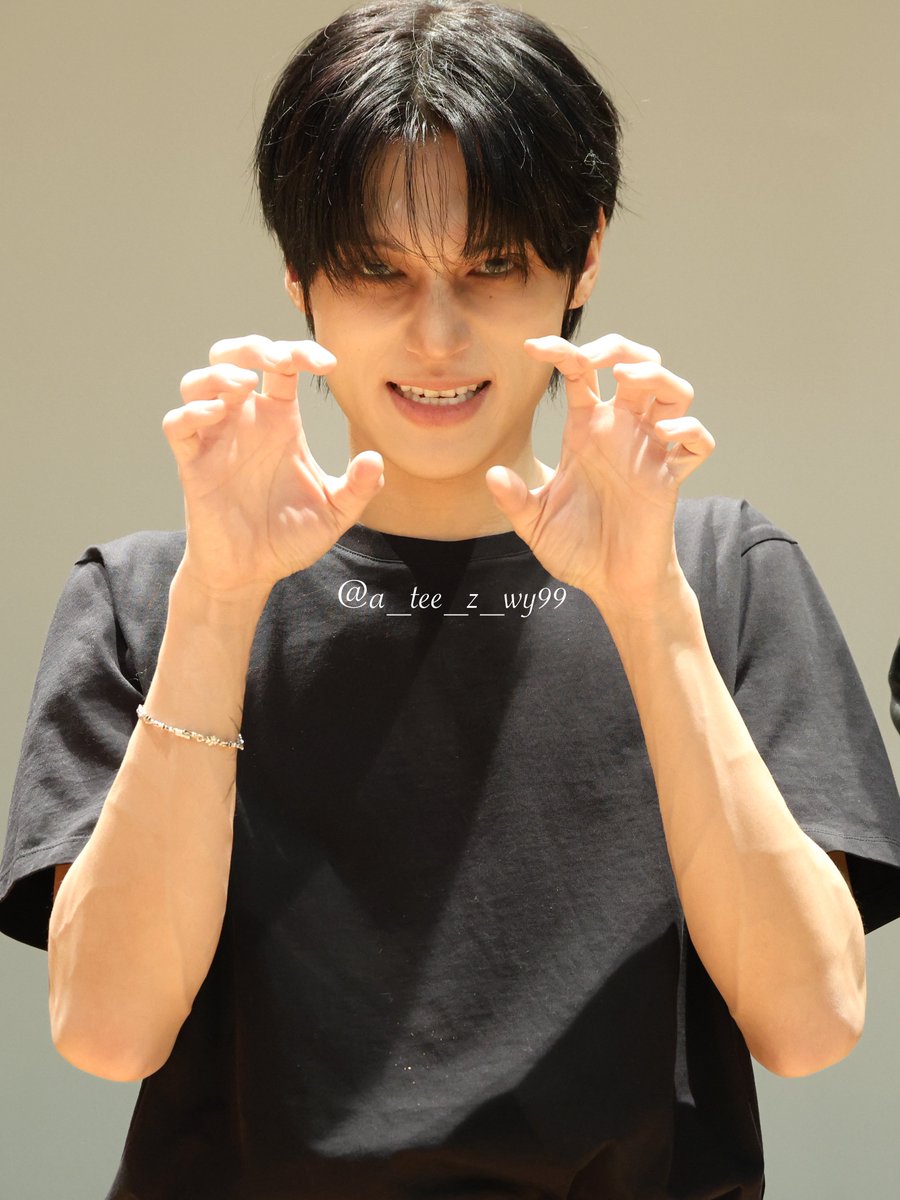 레𓏲𓎨♡︎ ̖́- tweet media