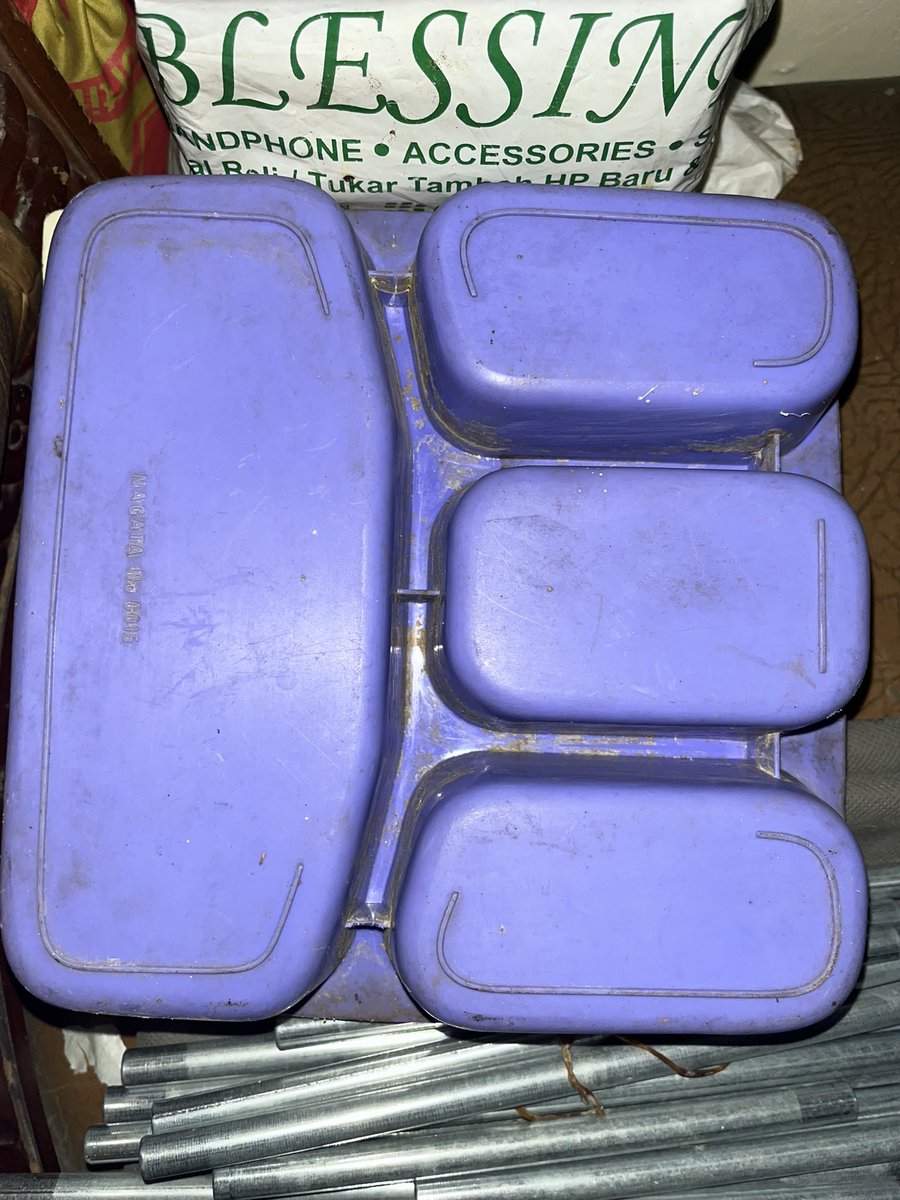 Artefak tempat makan, udah 26 tahun masih bagus banget plastiknya.