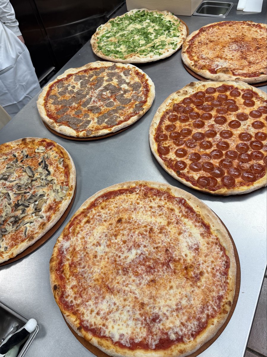 SamsPizzaPalace's tweet photo. The first pies of the year are out of the oven, and our 70th season begins NOW!

Sam’s Pizza is open weekends at 10:30am! https://t.co/ggJQsloEvs