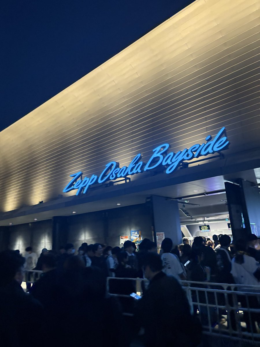 MuKuRoN1987's tweet photo. UVERworldのライブに行ってきたんです。

#UVERworld_ZEROLAGTOUR 
#ZeppOsakaBayside https://t.co/bBlja8efr8