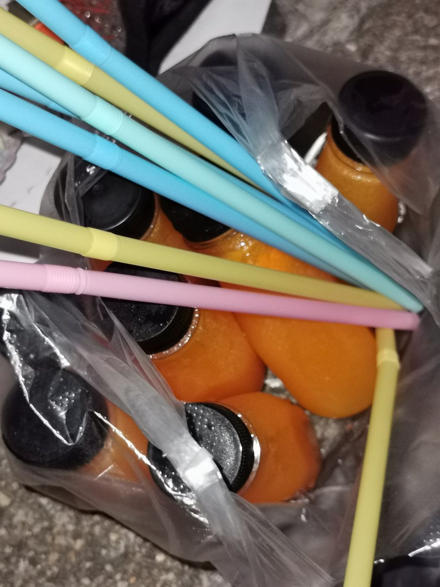 วันนี้ขอบคุณ Food Support สำหรับทีมติดตั้งจากบ้าน <a href="/SooSooprojectTH/">SupportSooSooProjectTH (REST)</a> และ EXO-L ไทยนะคะ ช่วยชีวิตมาก

ขอบคุณ EXO-L ที่ผ่านมาช่วยยกของ ช่วยจัดสถานที่ในวันนี้ตั้งแต่เย็นจนค่ำ

ขอบคุณบ้าน <a href="/AlwaysXing1007/">兴泰妃🇹🇭 ZhangYixing Thailand 🐚</a> ที่สปอนค่าส่วนต่างพรมแดงตกแต่งเพิ่มเติมให้เอลี่ได้เดินสวยสับหน้าคอนพรุ่งนี้ค่ะ 😂