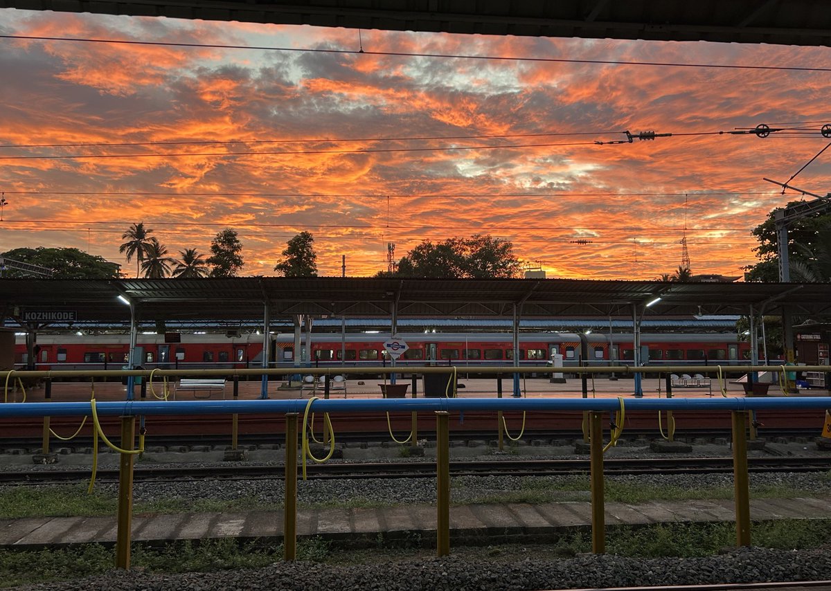 VaishakhanKK_15's tweet photo. Sky is showing some Colours…🫶🫰🫶
#theme_pic_India_sky
#coloursofsky
#AchiSnaps https://t.co/gdqJdOrtpe
