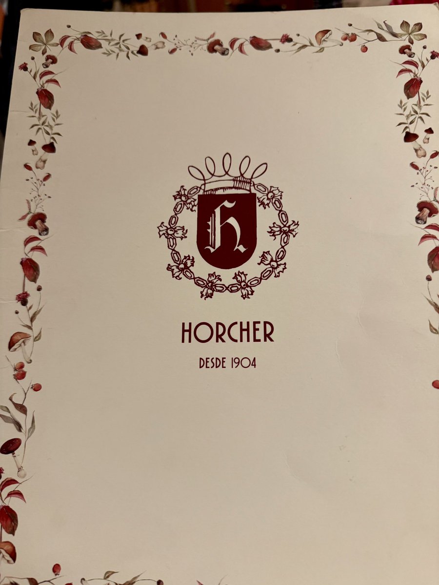 MisterEspeto's tweet photo. A Horcher hay que volver siempre. Y no porque tenga una cocina especialmente refinada, aunque sus maneras clásicas me recuerden a la culinaria de fiesta en mi casa. Ni por el servicio, de formas impecables, pero a veces apresurado y algo brusco. https://t.co/xiQ2DkDQh0