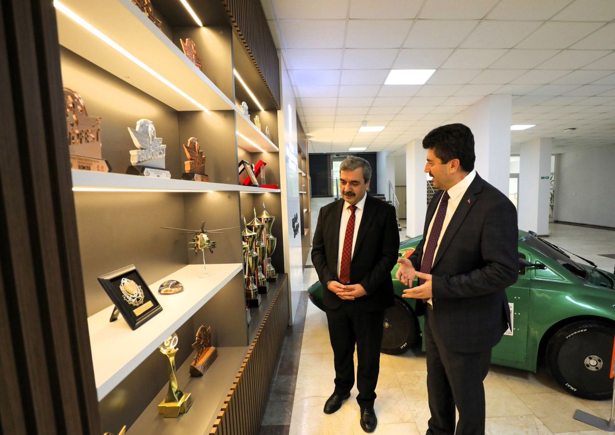 Sivas Bilim ve Teknoloji Üniversitesi (SBTÜ) Rektörü Prof. Dr. Mehmet Kul hocamızı ve beraberindeki kıymetli misafirlerimizi ağırladık.

Saha deneyimine sahip akademisyenlerden oluşan güçlü bir akademik kadro oluşturan SBTÜ, butik yapısıyla gelişimini de saha deneyimine odaklanan