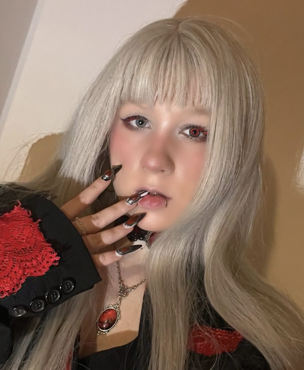 It’s do or die 💋
 #EVOLSelcaDay #WUMUTI #우무티 #吾木提吐尔逊 #XLOV #엑스러브