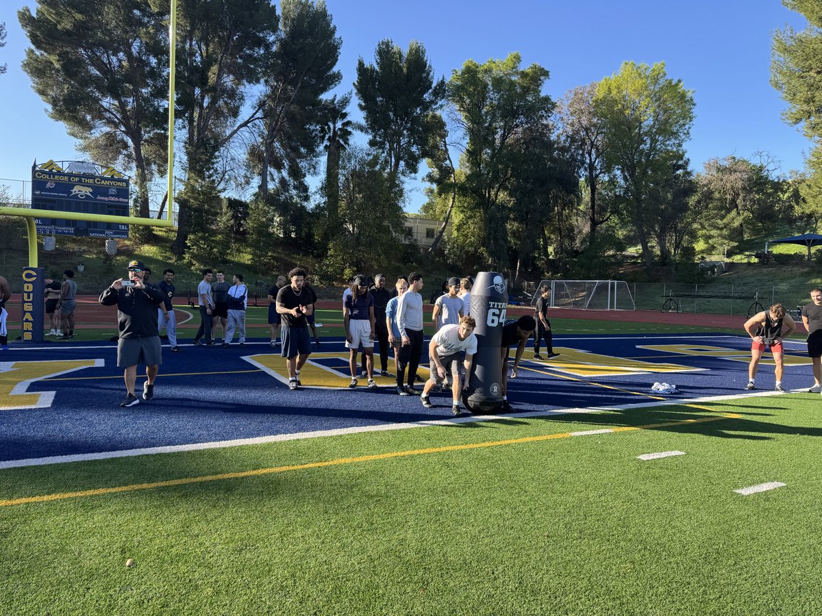 cocfb's tweet photo. COMPETITION THURSDAY!! 

“I play to win, whether during practice or a real game. And I will not let anything get in the way of me and my competitive enthusiasm to win.” -Michael Jordan

#CougarBuilt
#CougarStrong
#ThisIPromise https://t.co/1evwRawOBv