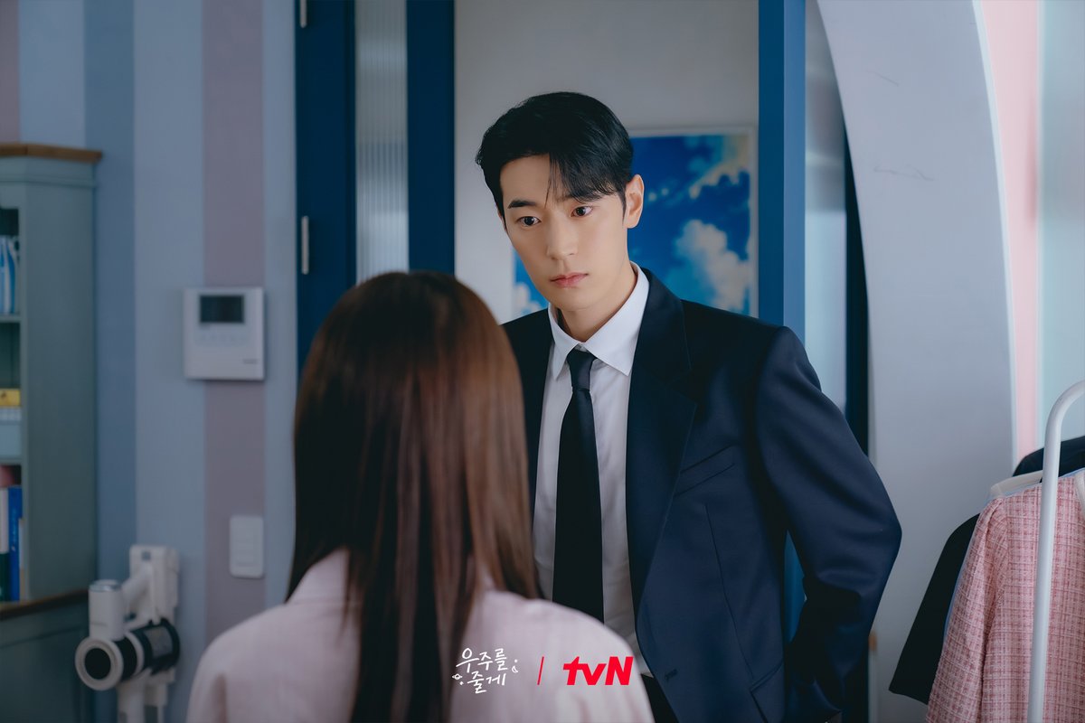 연락두절됐던 집주인이 선배, 아니 팀장님였어..?
태형이 윤성 앞에 그랜절하게 된 슬픈 사연😥
수요일 5화에서 확인하기!

2/18-19 [수목] 밤 10:30ㅣtvN
#즐거움엔20tvN #우주를줄게 #OurUniverse