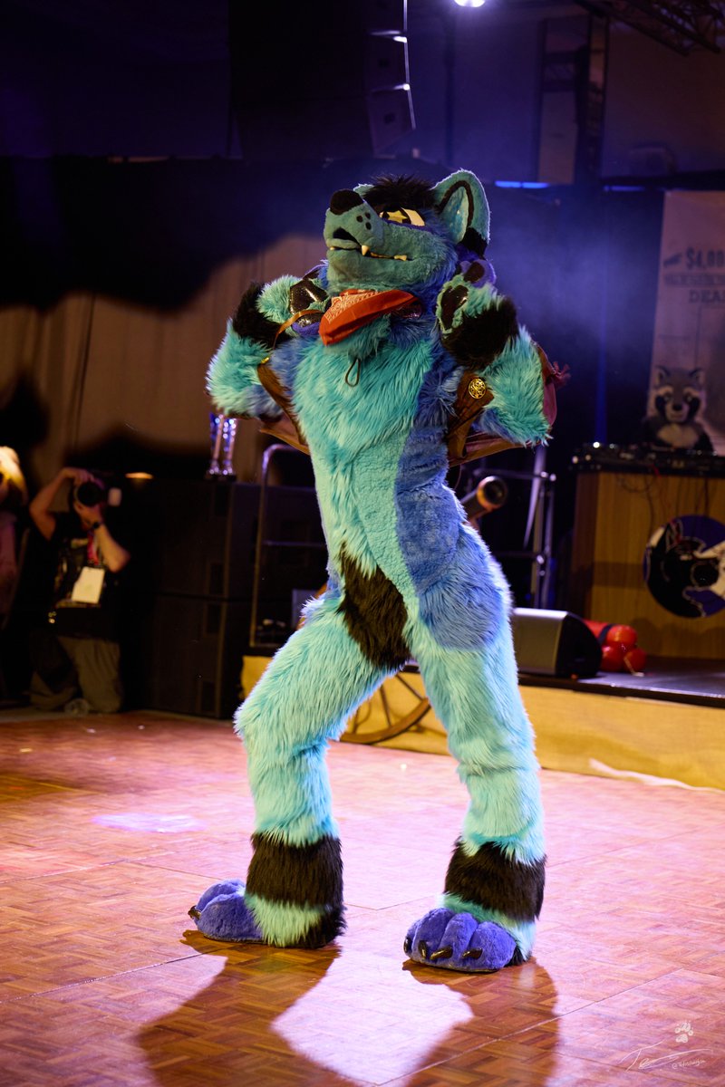 Starry Blue Butt tweet media