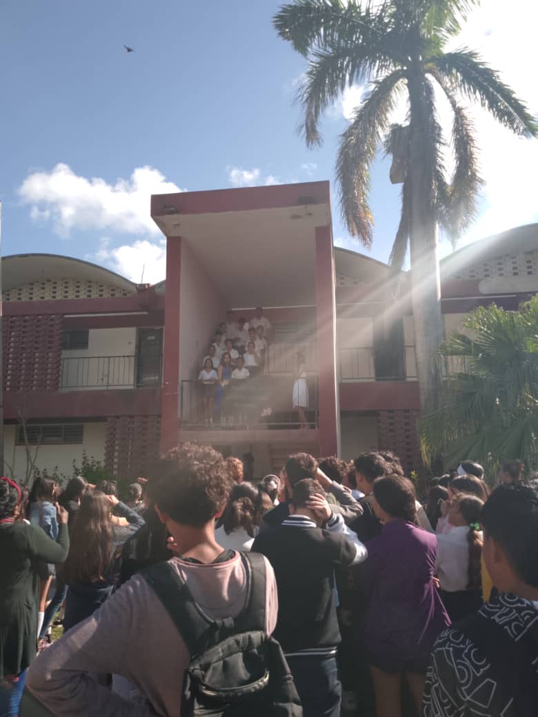 Juankht76's tweet photo. Apertura de las Jornadas Maternidad y Paternidad en su 13ra edición en instituciones educativas del municipio Banes "Convivencia familiar en equidad.  Límites para crecer, no para obedecer" #Educación #Banes #UnaEscuelaSaludable
#PorUnaMejorCalidadDeVida 
#SexualidadResponsable https://t.co/k3qiccm8pz