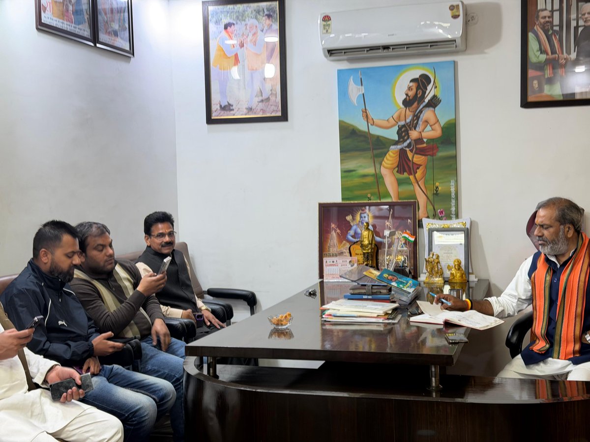 sunilbharala's tweet photo. आज पल्लवपुरम कैंप कार्यालय पर मेरठ लोकसभा के सभी विधानसभा क्षेत्रों में SIR पर चर्चा कर प्रत्येक पोलिंग बूथ पर मतदाताओं को जागरूक करने पर ज़ोर दिया।

@narendramodi @myogiadityanath @BJP4India @BJP4UP https://t.co/QBItsXv7Uq