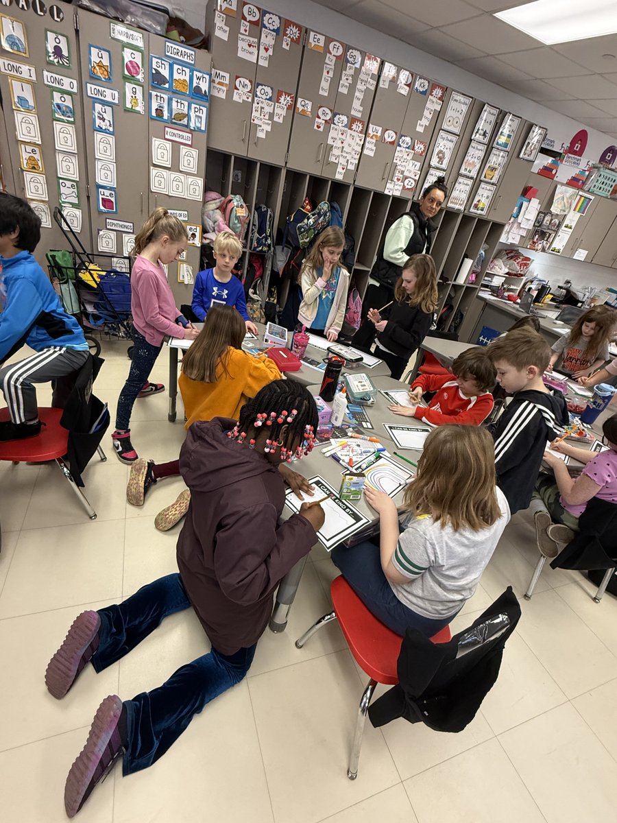 Mrs. Mazza and Mrs. Soucek's classes worked together on a kindness quilt.  #ebroadrunners #d15rocks