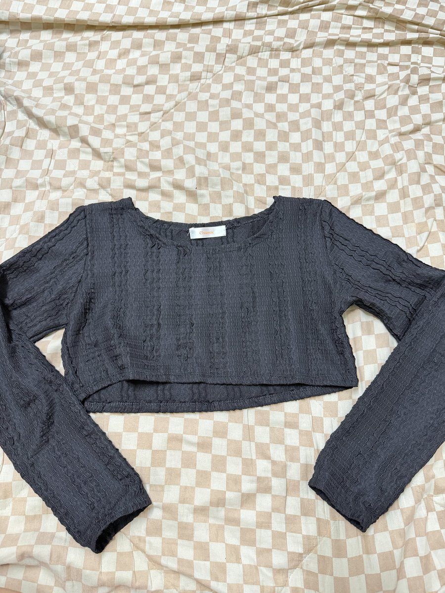 __mesunkissed__'s tweet photo. 50- เสื้อครอปแขนยาว https://t.co/vXbPizREWi