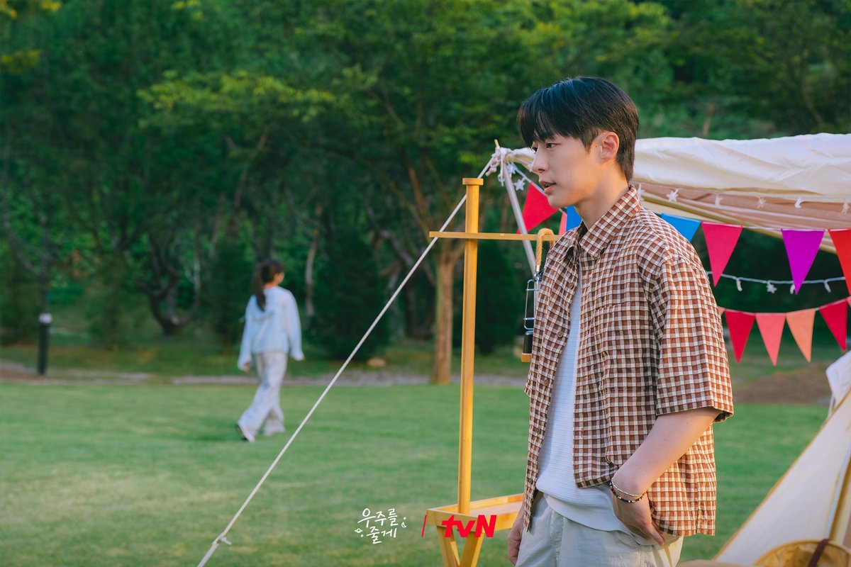 행복한 우주네 캠핑 데이🏕️
.. 인 줄 알았는데
이모랑 삼촌 왜 싸워요..?

2/18-19 [수목] 밤 10:30ㅣtvN
#즐거움엔20tvN #우주를줄게 #OurUniverse