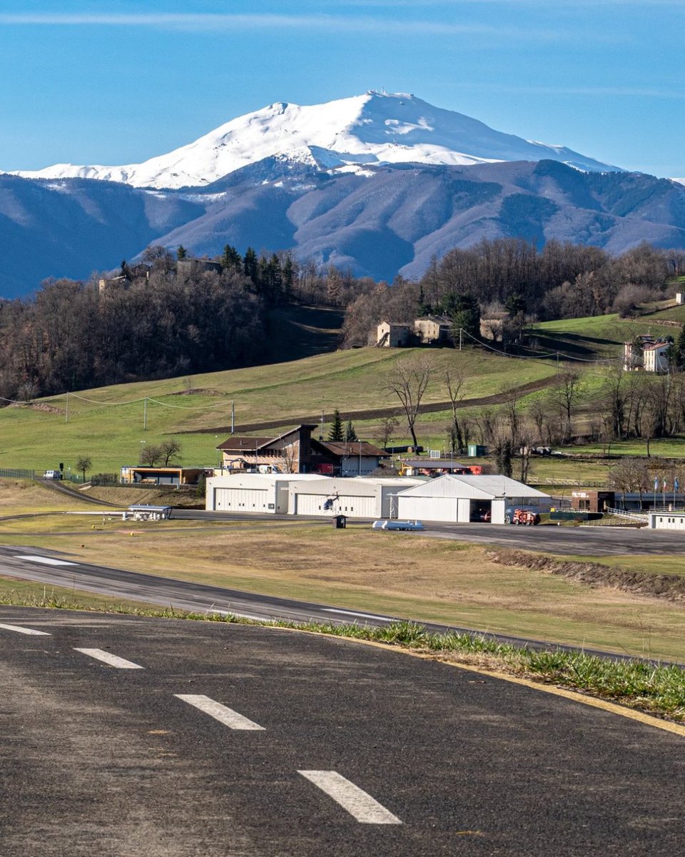 ModenaDintorni's tweet photo. Guardate il panorama mozzafiato immortalato questa mattina dalla ciclopedonale dell'Aeroporto di Pavullo nel Frignano! 😍🏔️

Ph Roberto Zanni https://t.co/H6Gx7W4Z5Y