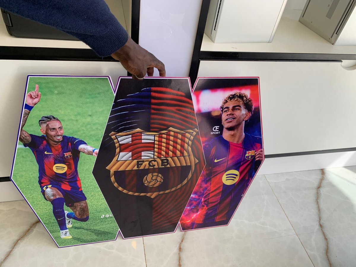 Wa Tl foot j’ai quelque pour vous 
Y’a mon frère qui fait ses tableaux à seulement 10000f. Vous pouvez les coller dans votre chambre, salon ou n’importe où. 
Qu’importe l’équipe que vous supportez suffit juste d’amener les photos que vous voulez. 
Rt apprécié