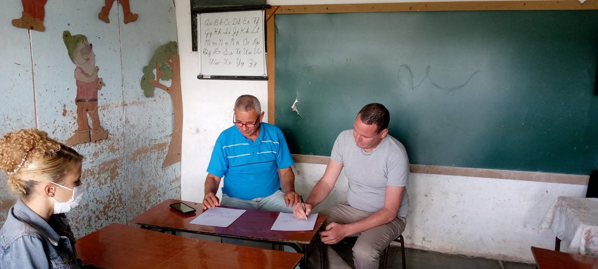 Darle la oportunidad a aquellos que quieren crecer profesionalmente, es una manera de crecer todos, pensando en el bien común. Hoy se promueve al cargo de Director de la UT #12 a Ángel Antonio Góngora Hidalgo, joven reserva con perspectiva, que demuestra compromiso.<a href="/DMEBaguanos/">DGE Báguanos</a>