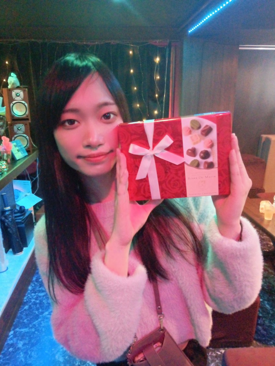 HamHam47357's tweet photo. ��ゆさんが本命？？チョコレートもらってうきうき！！
まだまだお待ちしております!
#ミミック新宿 https://t.co/V80LY94qSz