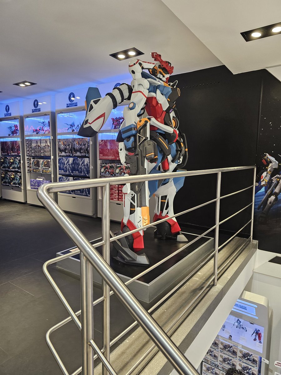 The nice robot told me to drop a 50.
It's fine because it's Mecha design info inspo. (It isn't)