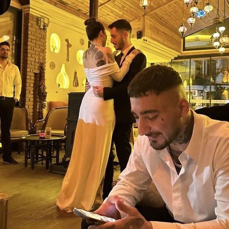 3 4 yıllık uzun ilişkisi olan dostların yanında