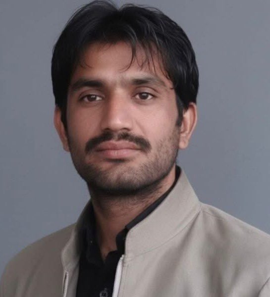 سنگت سنا آشوب ءِ ہما رُژن اَت کوہء سلیمان ءِ مہکمیں کوہاں بہ گِر داں مکُران ءِ مرگاپ ءِ سِکاں تالان اَت۔

شولان بلوچ- ترجمان، بلوچ اسٹوڈنٹس آرگنائزیشن آزاد

bsoazad.org/statements/%d8…