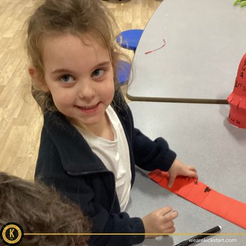 wearekickstart's tweet photo. 🏮✨ Yesterday at @mesne_lea, the children got creative making beautiful Chinese lanterns as we get ready to celebrate Chinese New Year!

#ChineseNewYear #CreativeLearning #MesneLeaPrimary #Kickstart https://t.co/tBMvRlHYda