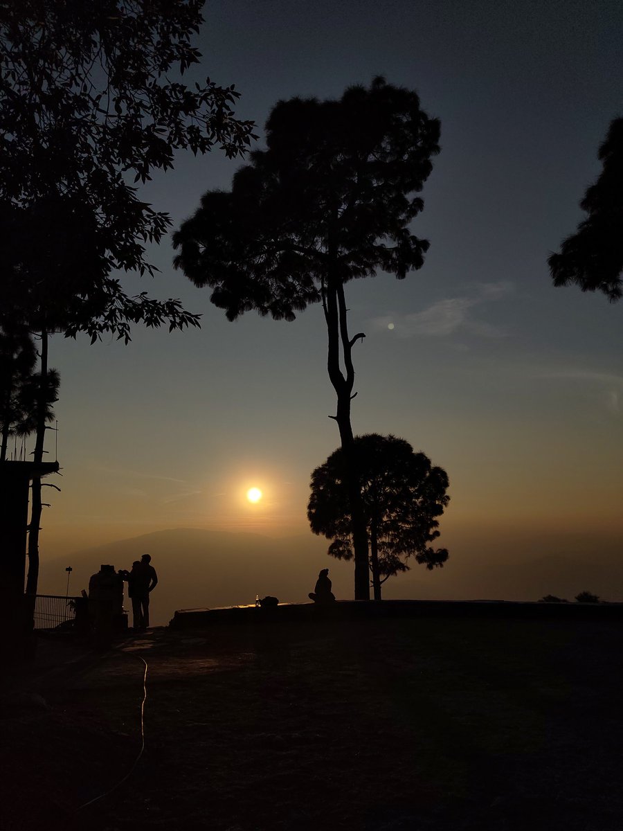 preetidhami2000's tweet photo. Some places don’t let you go, they live within you forever

#Uttarakhand 
#Almora https://t.co/6Ww6GlOzi0