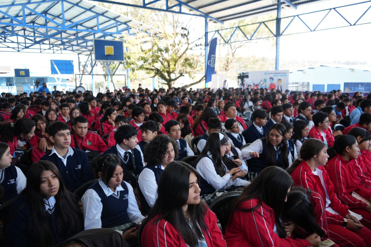 secretariasvet's tweet photo. Extendemos un profundo agradecimiento a quienes hicieron posible la Convención Juvenil #ModoDigital. Gracias al respaldo fundamental de @Tigo_GT , @SHEVAWORLD1   y el apoyo estratégico de HSI de la @usembassyguate  y @unicefguatemala logramos impactar la vida de cientos de estudiantes.

Un reconocimiento especial a los centros educativos de la zona 6 que nos acompañaron por su compromiso y participación activa. La suma de esfuerzos entre el Gobierno, el sector privado y la cooperación internacional es la clave para prevenir los delitos cibernéticos en nuestro país. 🇬🇹✨

Escuela Rodolfo Robles, Colegio Vanguardia Juvenil, Colegio Teresa de Ávila, Colegio Jesús de Candelaria, Liceo Profesor David Letrán, Colegio Privado Centro America, Colegio Cipresales, Villa de los Niños Guatemala y  Colegio Marianne Frostig

@ViceGuatemala   
@KarinHerreraVP