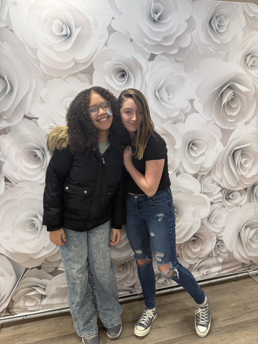 Lauren Neckin tweet media