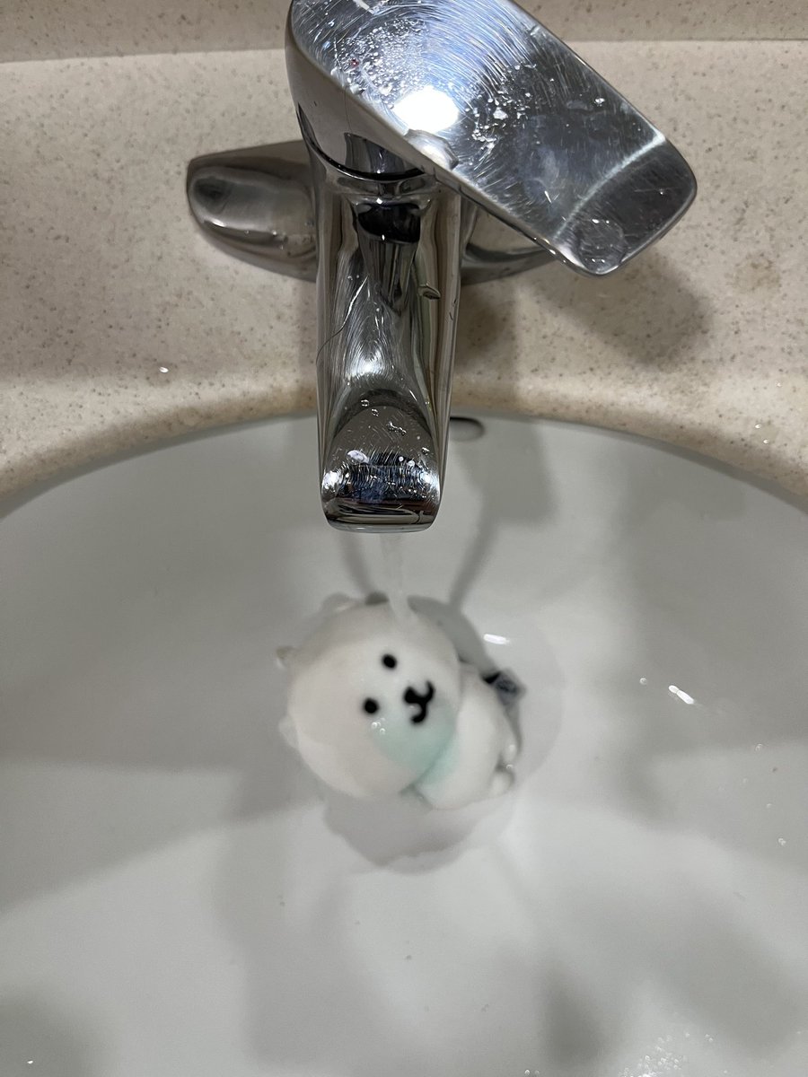 농담곰 키링 떨어뜨려서
지하철역 화장실에서 급하게 농빨햇어요