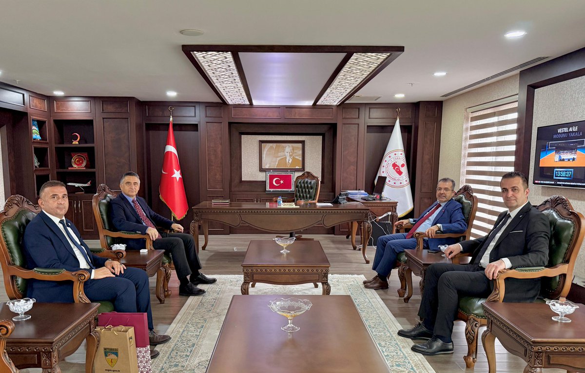 Kepez Kaymakamı Sn. Suat Dervişoğlu’nu makamında ziyaret ederek yeni görevinin hayırlı olmasını diledik. Misafirperverlikleri için kendilerine teşekkür ediyor, görevinde muvaffakiyetler diliyorum.