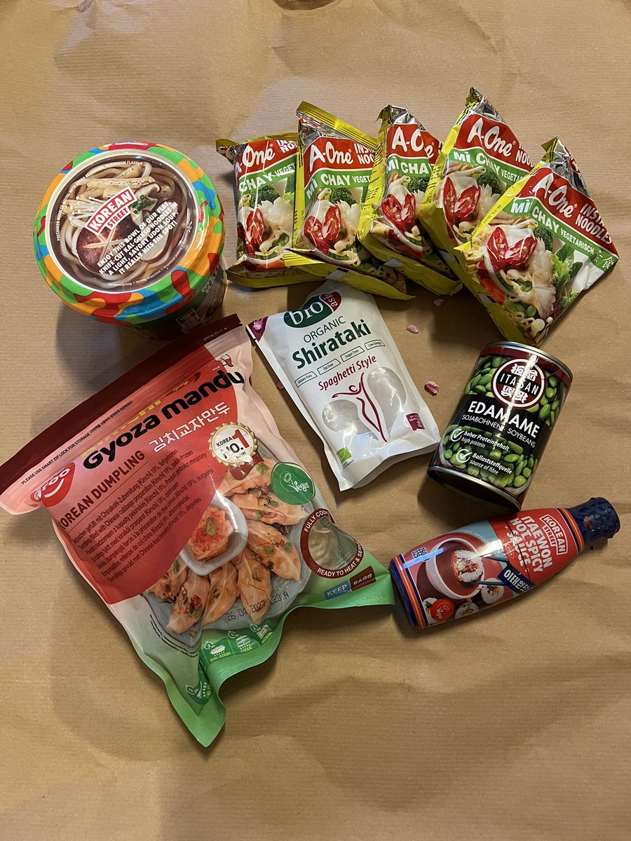 dasleben_usa's tweet photo. 年末にgo asiaでフォーチュンクッキーを買ったら、あたり券が入ってた🍀🧧
交換しに行ったらこんなにもらえてラッキー🤩みなさんも買ってみては #goasia https://t.co/D0Gz3KnrM1