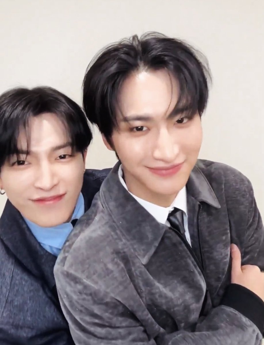 hj proving sh's with a pup again lately the man is clingy hehe