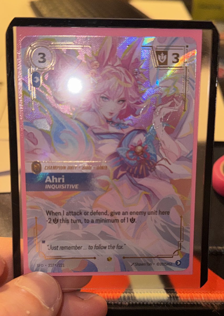 I think this is the sig Ahri? Lol it’s really hard to see the sig tho 😭🤣 #riftbound #spiritforged