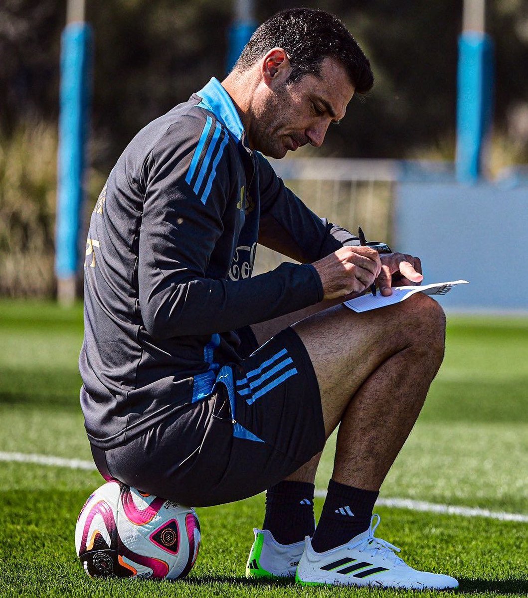 🚨 There is a MAJOR CONCERN among the coaching staff of the Argentine National Team regarding the individual form of each one of the players. 🇦🇷❌

The only players who remain EXEMPT are Lisandro Martínez and Enzo Fernández. ⚠️

(Source: <a href="/estebanedul/">Esteban Edul</a>)