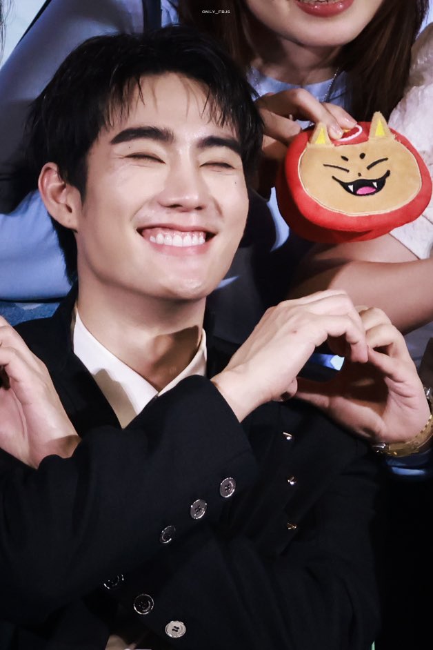 ยิ้มปลากระเบนแบบฟอสฟ้อก

FORCEBOOK MOS FINAL EP  #MelodyOfSecretsFinalEP