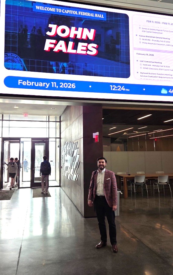 SearcyFinancial's tweet photo. John had the opportunity to return to his alma mater, the University of Kansas, to speak with the FIN 330 class about financial planning. We are grateful for the invitation and proud to see John represent Searcy Financial where his journey began. Rock Chalk! 🔴🔵🟡 https://t.co/FaQ2YNmnG1