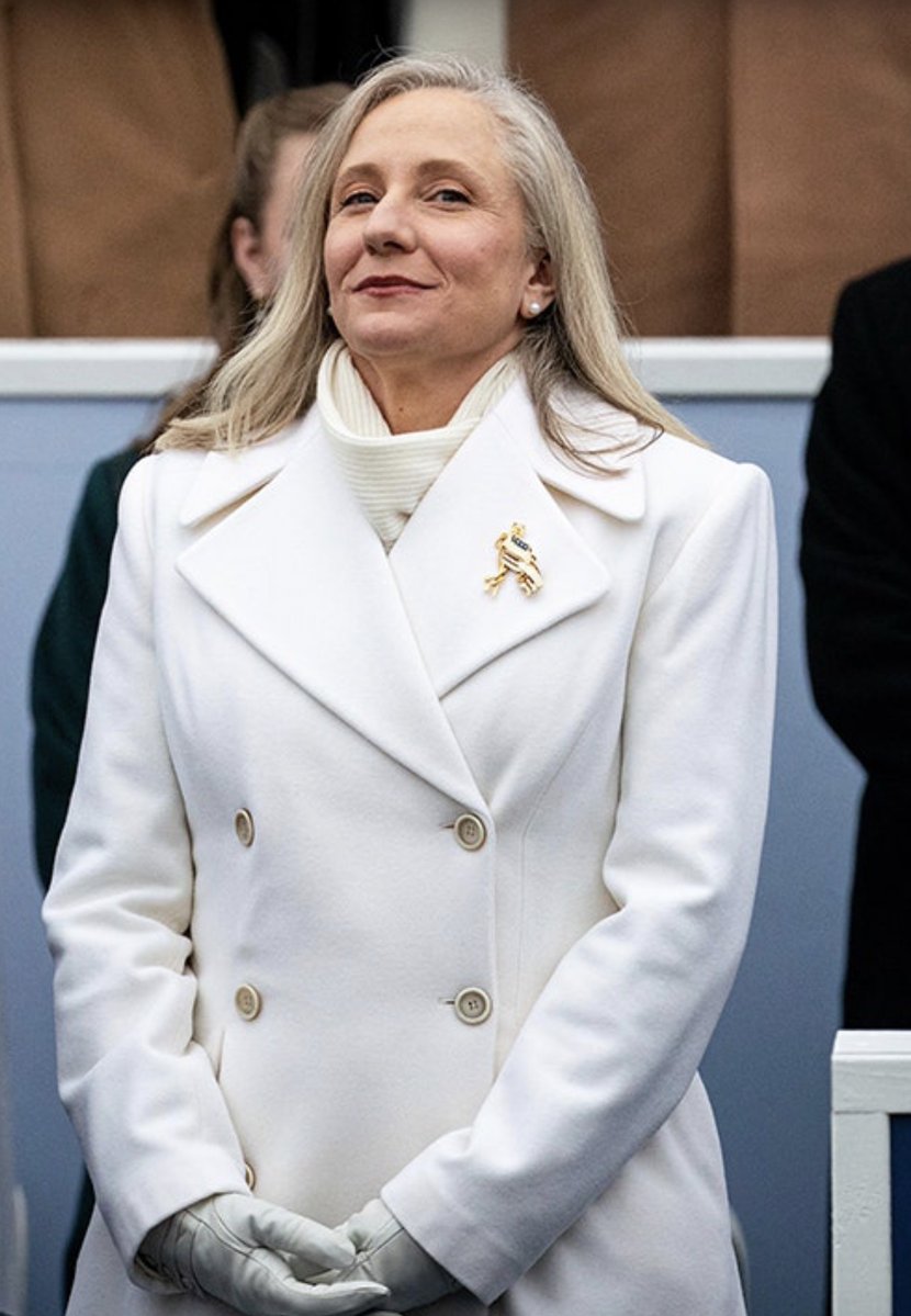 BlackarchParrot's tweet image. Abigail Spanberger is Hillary Clinton wannabe, CIA Spook &amp;amp; outspoken Communist! The people of Virginia have already dubbed her “The Blonde Dictator.” #Virginia #Suffolk #VirginiaBeach #Chesapeake #Hampton #NewportNews #Norfolk #VA #VirginiaTech #VirginiaUniversity #GoodFriday #