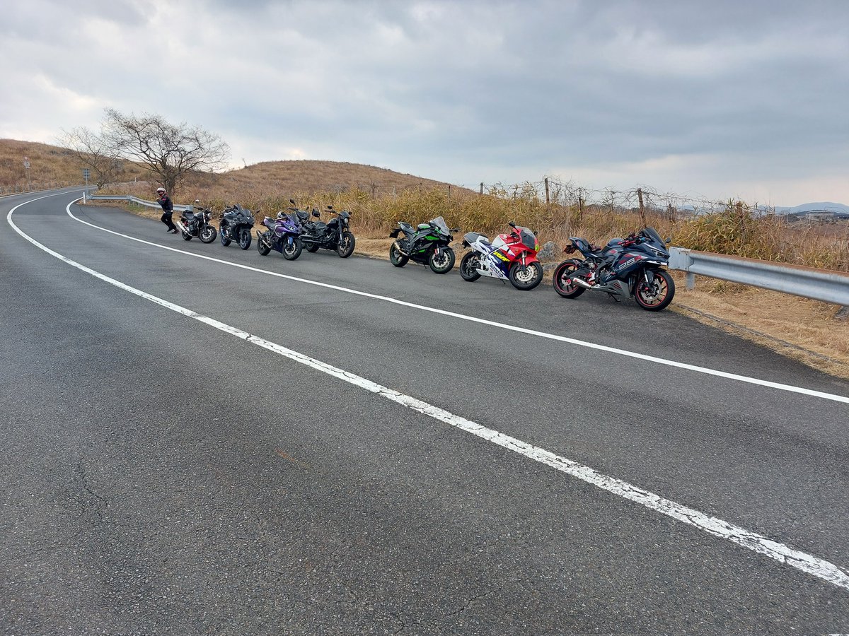 NEKORIDER5's tweet photo. 名前 凌央ツンタロウ(ネコライダー)
年齢 27
身長 166
住み 山口
車種 ローライダーS(2023)
足つき つま先立ち
好き アニメ、漫画、ちょい仮面ライダー
嫌い  犬
一言 見かけたら気軽に話しかけてください！運転技術は未熟です笑

#バイク乗りと繋がりたい 
#バイク乗りとして軽く自己紹介 
#バイク https://t.co/eCOX1LdyY1