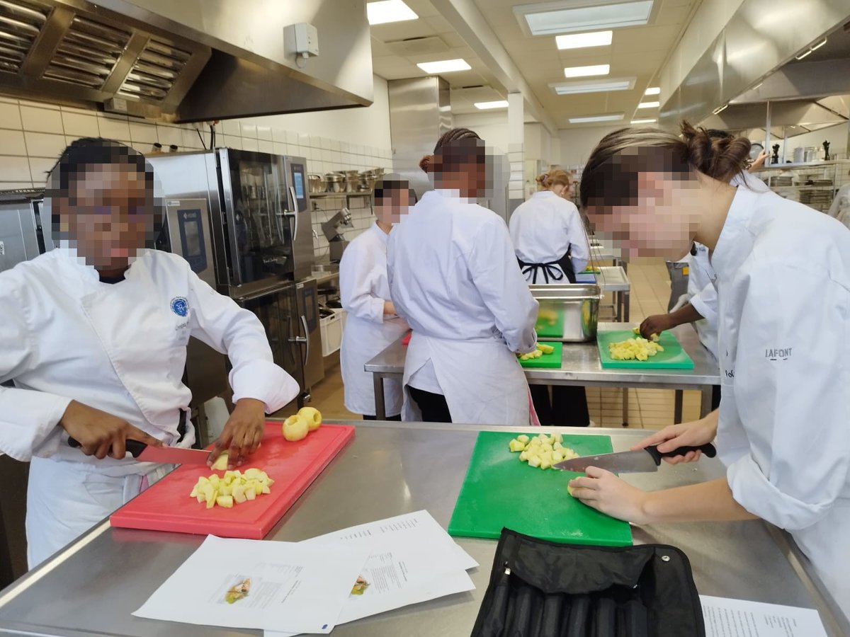 proviseur du lycee Auffray tweet media