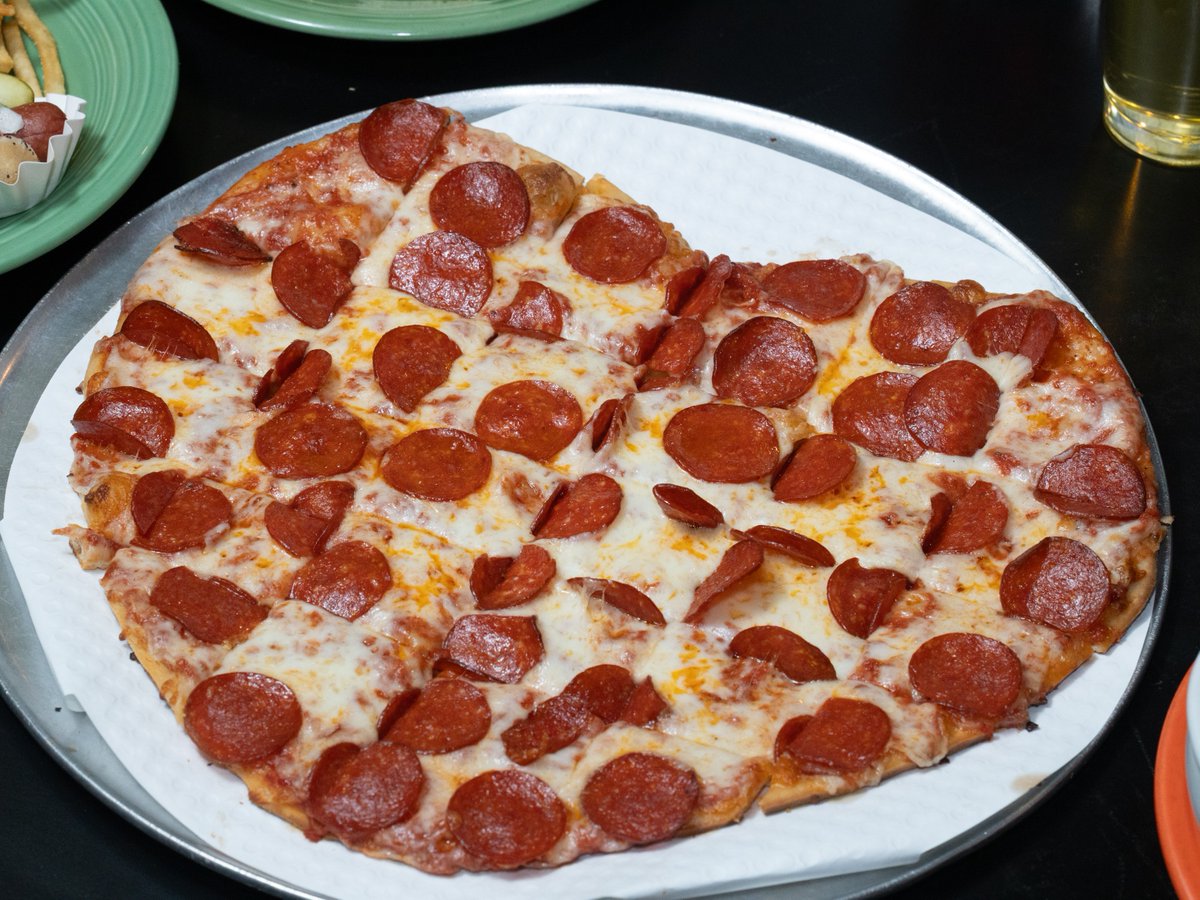 Gino's East tweet media