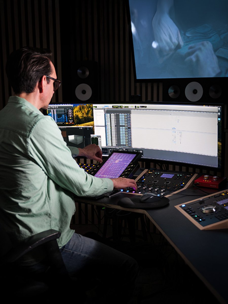 AvidProTools's tweet image. What does immersive sound really feel like? 🎧 Pete Koskimäki pushes audio to the next level at Soundsgood Audioworks with Avid &amp;amp; Dolby Atmos!

▶️ avid.co/w5AR50Y9rCA

#immersiveaudio #dolbyatmos #postproduction #protools #avid