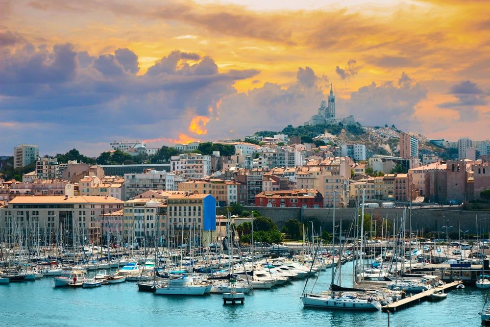 Looking for the perfect souvenirs to remember your trip to Marseille? Check out our top picks for unique finds that you’ll cherish forever! From local crafts to delicious treats, these treasures are a must-see. Don't leave without them! travelingwithmj.com/shopping-in-ma…