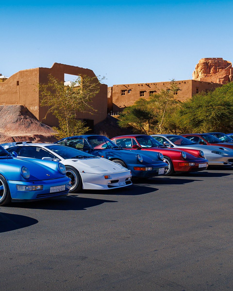 sevencarlounge's tweet photo. THE CLASSIC RUN
سيارات تحكي قصص الزمن الجميل
Cars that tell stories of the golden era
#classicrun #roadtrip #sevencarlounge #alula #cars #adventure https://t.co/oM1ZOCI5yz