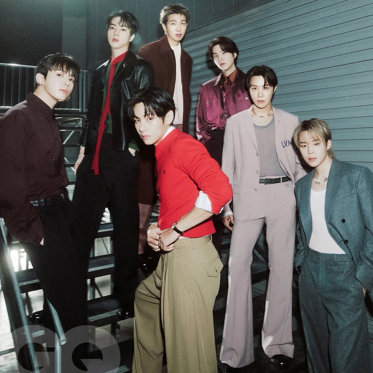 Halsey habla sobre BTS con la revista GQ:

Creo que BTS son innovadores. No creo que deban preocuparse por lo que está pasando ahora, porque siempre van a ser pioneros en lo que viene... Todo es una especie de ruido de fondo para una generación de músicos que saben cómo llevar el