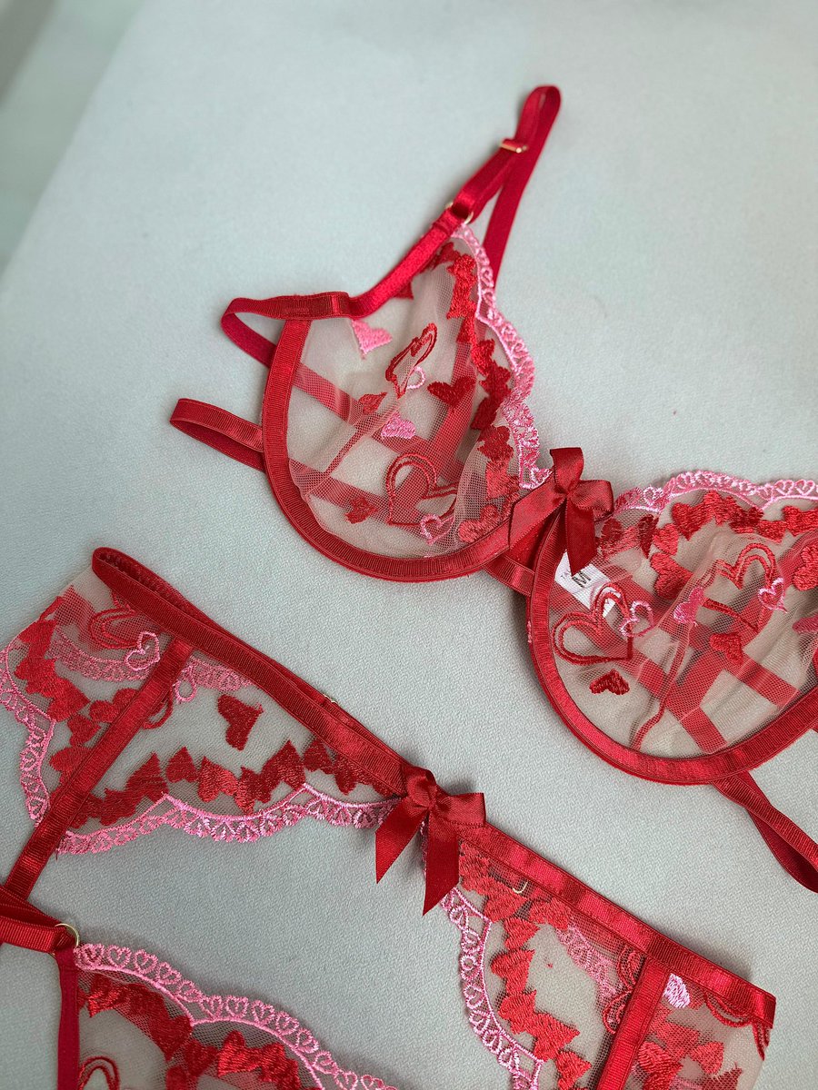 Ya tienes tu regalo ideal para este San Valentín? ❤️🌹
Este lindo set te acompañará para darle una chispa de sensualidad este día

Escríbeme para agendar entrega 
wa.me/573207437472