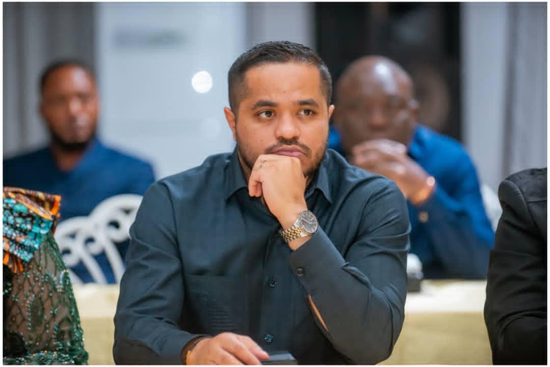 probasuele's tweet photo. 🚨#RDC #Bas_Uélé : #Mokeni frappe fort
Tolérance zéro. Le gouv Mokeni a ordonné l’expulsion de 28 ressortissants #Chinois surpris en exploitation minière illégale à Amadi (11 liés à Kikandja, 17 à Oasis). Message clair : faire respecter la loi et protéger les richesses https://t.co/blkwsGVfE8