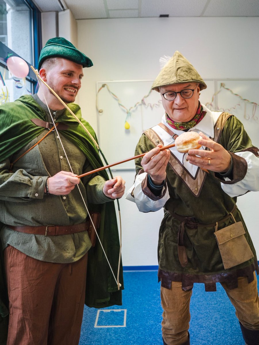 TimKlussendorf's tweet photo. Grüße von meiner Tour in Baden Württemberg. Bei der der Fasnet in Singen und Villingen war ich als Robin Hood unterwegs.Tolle Stimmung https://t.co/RzLDwhiiYH