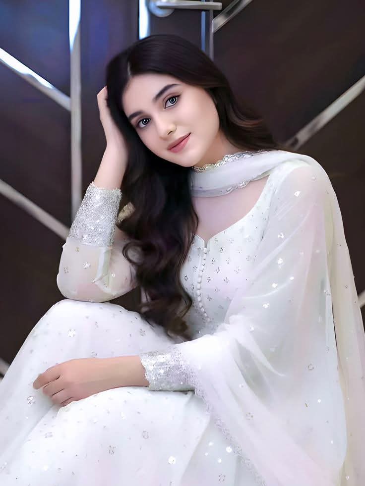 कैसी लग रही हु मैं....?
आज की होटल की फोटो है❣️❤️😘
Good night everyone 🌃 💤 

#GoodNightX #LingOrmValentineWithLaurier #Hearts2Hearts #FridayMorning